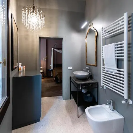 Velvet Canal View Apartment *